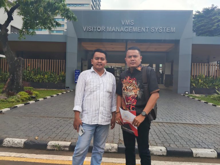 28c9ab85301a4e029ad70a25b020bf66