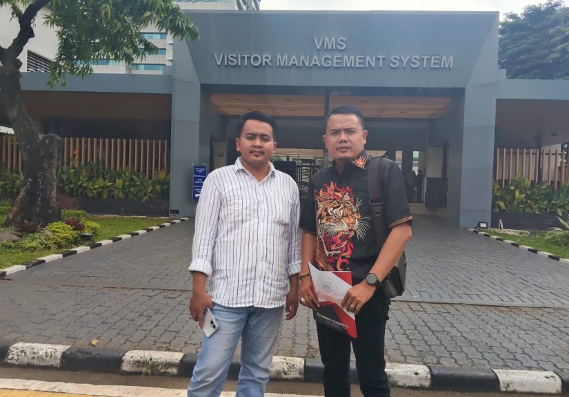 28c9ab85301a4e029ad70a25b020bf66