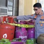 Kapolresta-Banyuwangi-saat-mengidentifikasi-sejumlah-BB-tabung-LPG-3-kilogram-780x468