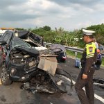 Innova Tabrak Belakang Dump Truck di Tol Pas-Pro, Polisi Evakuasi 4 Korban