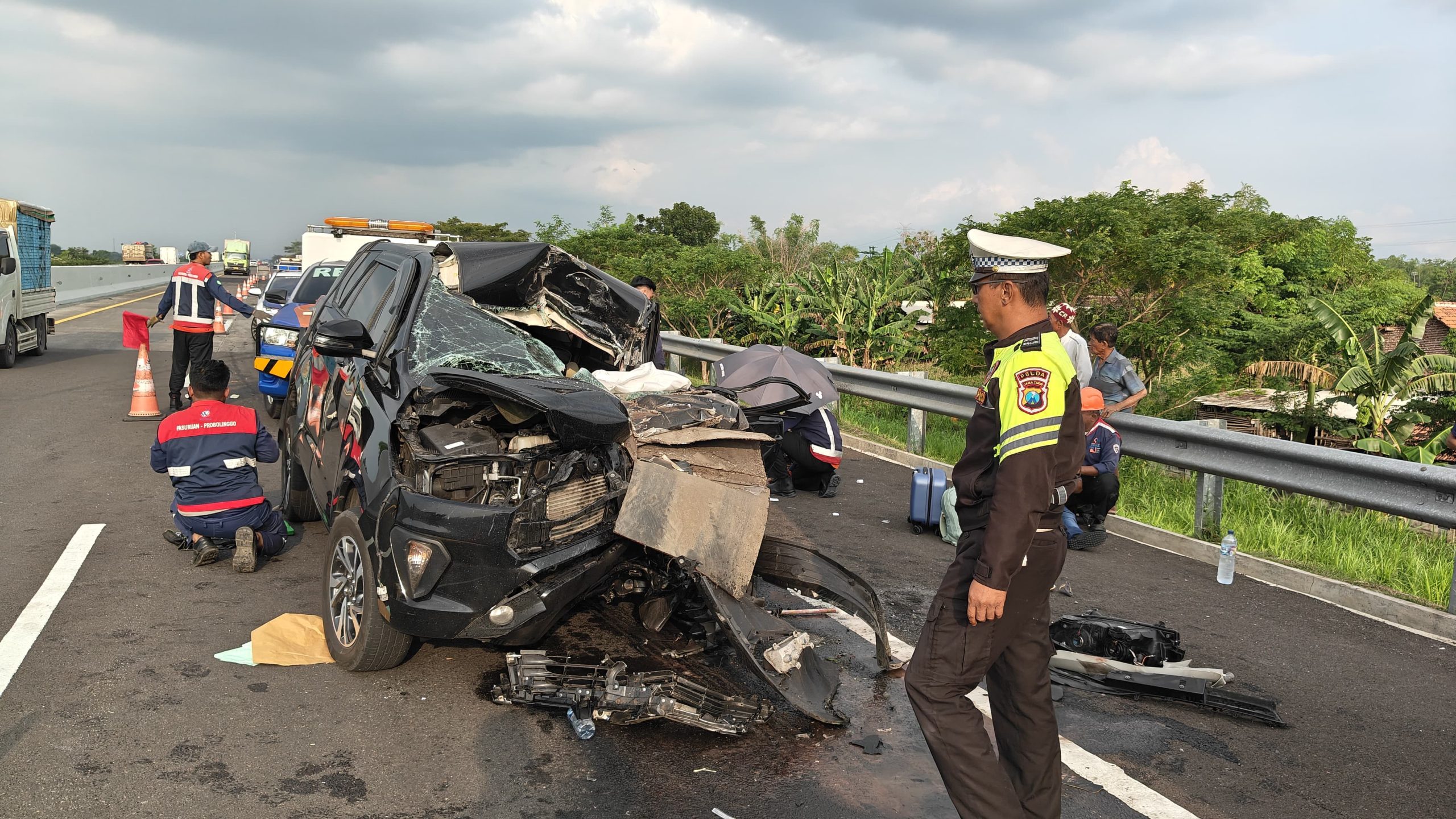 Innova Tabrak Belakang Dump Truck di Tol Pas-Pro, Polisi Evakuasi 4 Korban