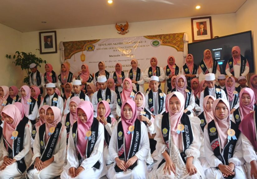Cahaya Al-Qur’an di Sekolah Negeri: Air Mata Haru Warnai Wisuda Tahfidz SMPN 1 Sukodono