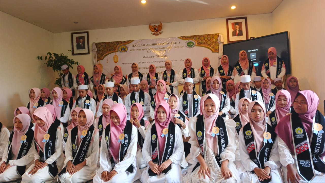 Cahaya Al-Qur’an di Sekolah Negeri: Air Mata Haru Warnai Wisuda Tahfidz SMPN 1 Sukodono