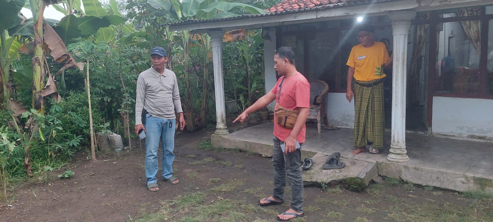 Kepergok Pemilik Rumah, Terduga Maling Motor di Randuangung Lumajang Diamankan Warga