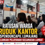 Ratusan Warga Gruduk Kantor Dispendukcapil Lumajang, Keluhkan Pelayanan Kecamatan Lambat
