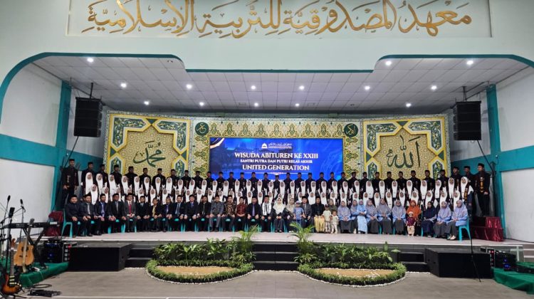 Wisuda Abituren Ke-XXIII United Generation, Bukti Nyata Al-Mashduqiah Mencetak Generasi Berprestasi, Berakhlak, dan Berdaya Saing Global